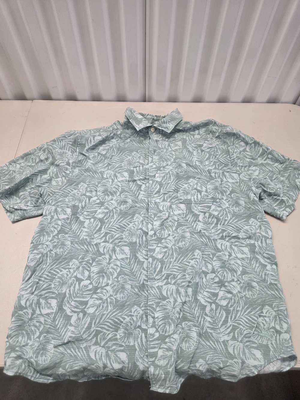 Tommy Bahama Hawaiian Button Up Shirt Men's Size Large